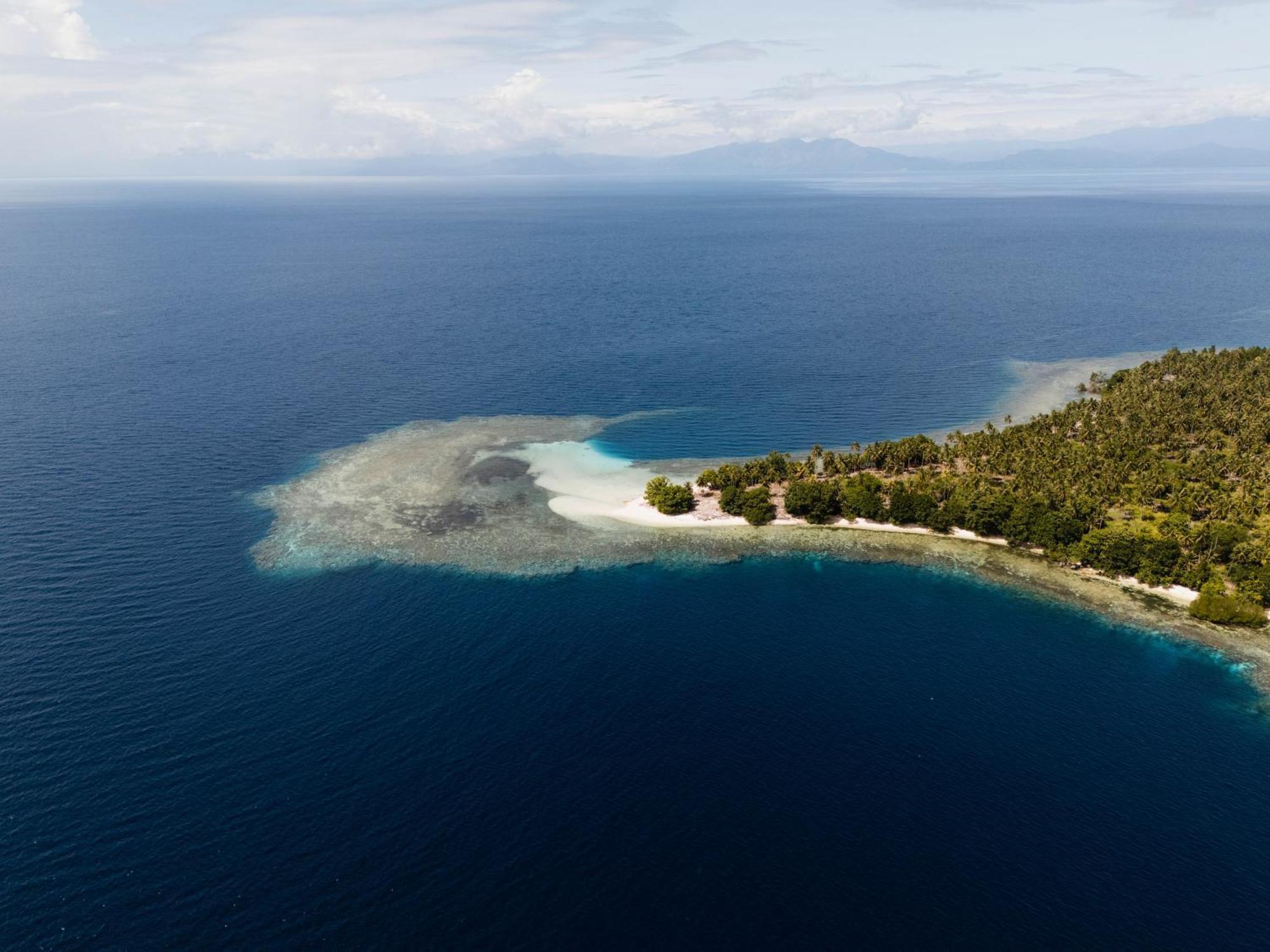 Reconnect - Private Island Resort & Dive Center Togean - Buka Buka Island Ampana Exterior photo